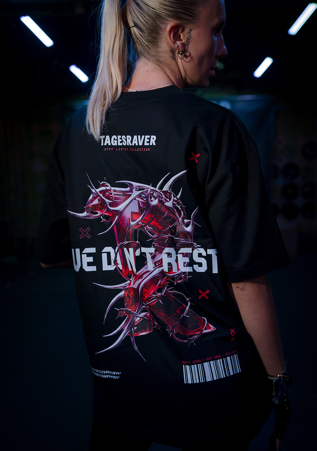 TAGESRAVER OVERSIZED TEE BLACK