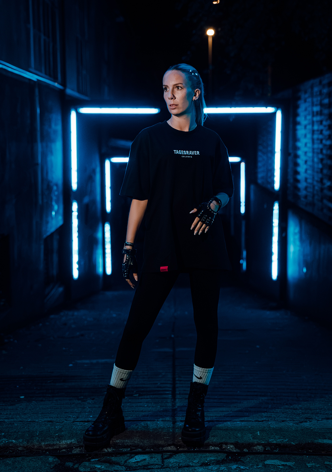TAGESRAVER OVERSIZED TEE BLACK
