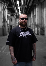 Laden Sie das Bild in den Galerie-Viewer, DEGUZMAN OVERSIZED TEE - LIMITED EDITION