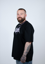 Laden Sie das Bild in den Galerie-Viewer, DEGUZMAN OVERSIZED TEE - LIMITED EDITION