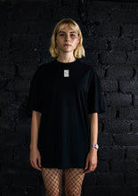 Laden Sie das Bild in den Galerie-Viewer, NO DRUGS. JUST TECHNO.  OVERSIZED TEE UNISEX