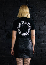 Laden Sie das Bild in den Galerie-Viewer, NO DRUGS. JUST TECHNO. CROP TOP