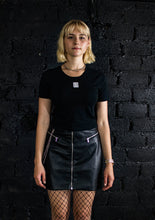 Laden Sie das Bild in den Galerie-Viewer, NO DRUGS. JUST TECHNO. CROP TOP