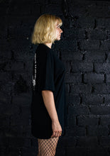 Laden Sie das Bild in den Galerie-Viewer, NO DRUGS. JUST TECHNO.  OVERSIZED TEE UNISEX