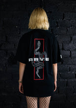 Laden Sie das Bild in den Galerie-Viewer, RAVE OVERSIZED TEE UNISEX - LIMITED EDITION