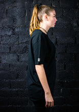 Laden Sie das Bild in den Galerie-Viewer, SIRO OVERSIZED TEE UNISEX